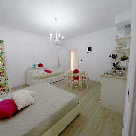 Отель Casa Vacanze Coralloholiday Торре-Лапилло Экстерьер фото