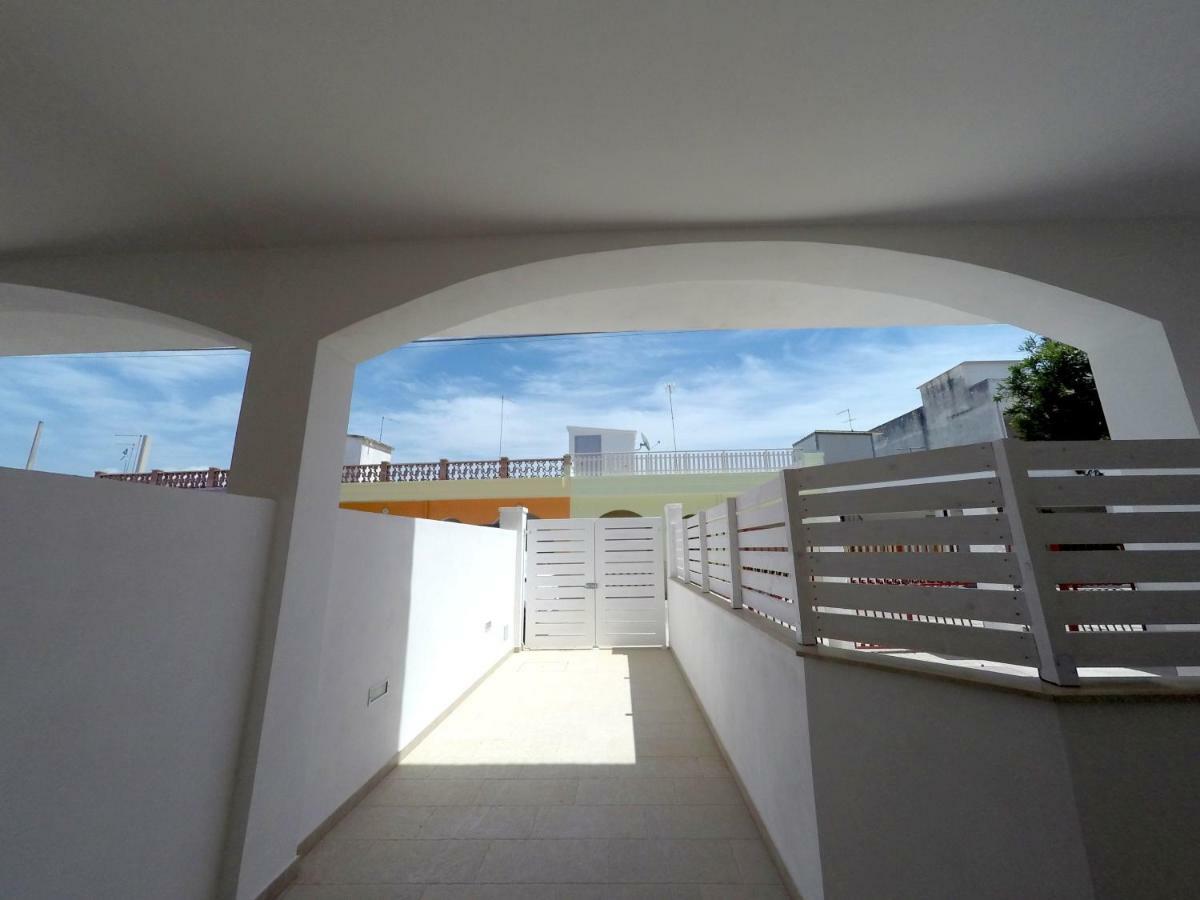 Отель Casa Vacanze Coralloholiday Торре-Лапилло Экстерьер фото