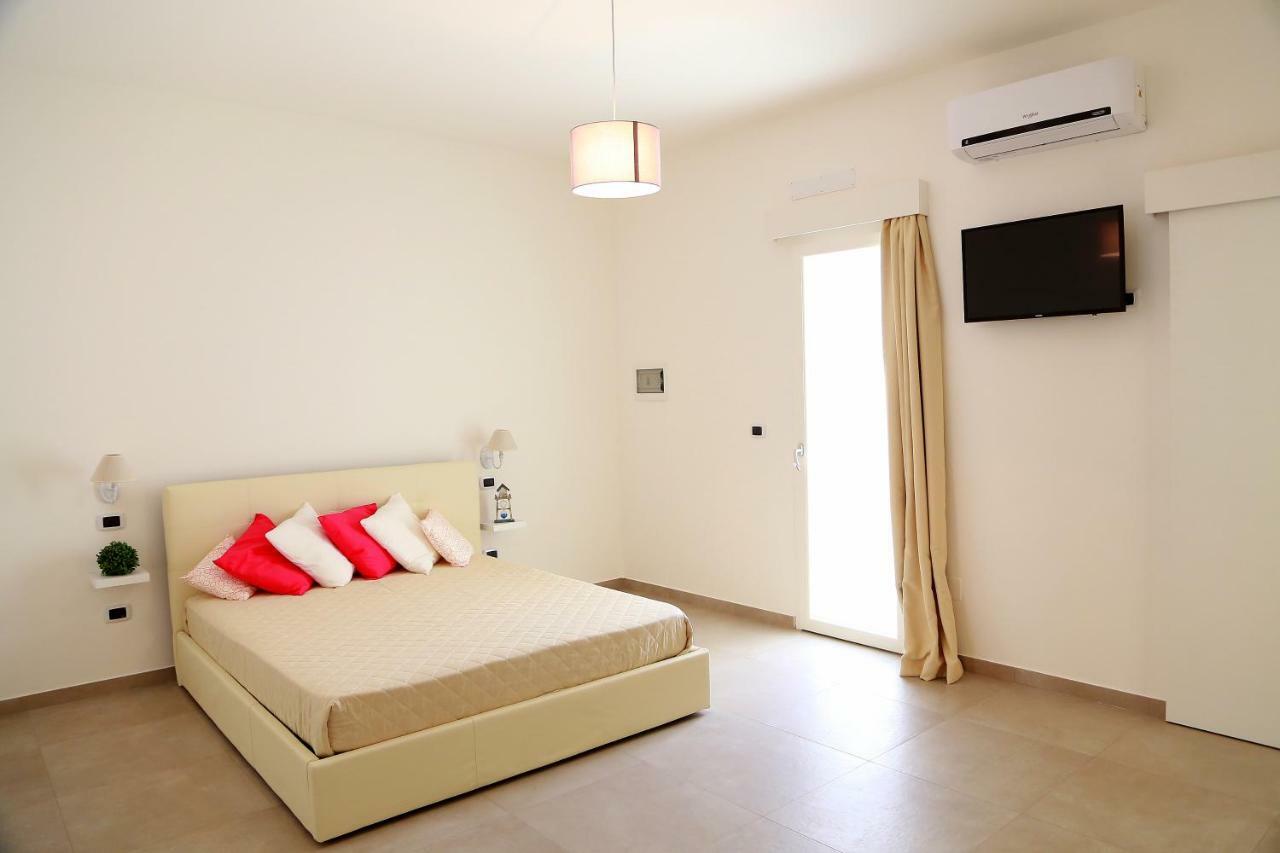 Отель Casa Vacanze Coralloholiday Торре-Лапилло Экстерьер фото