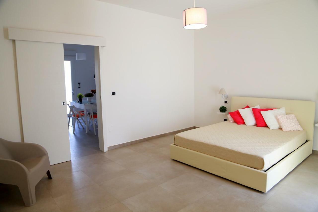 Отель Casa Vacanze Coralloholiday Торре-Лапилло Экстерьер фото